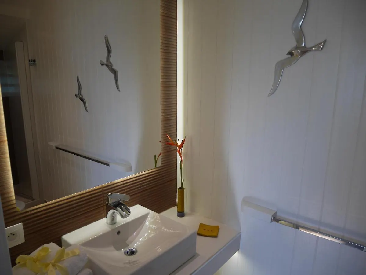 Case Oiseaux De Paradis Avec Piscine Sainte-Rose Holiday home